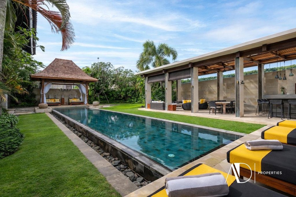 FREEHOLD | LUXURY VILLA IN A PRESTIGIOUS ESTATE IN SEMINYAK