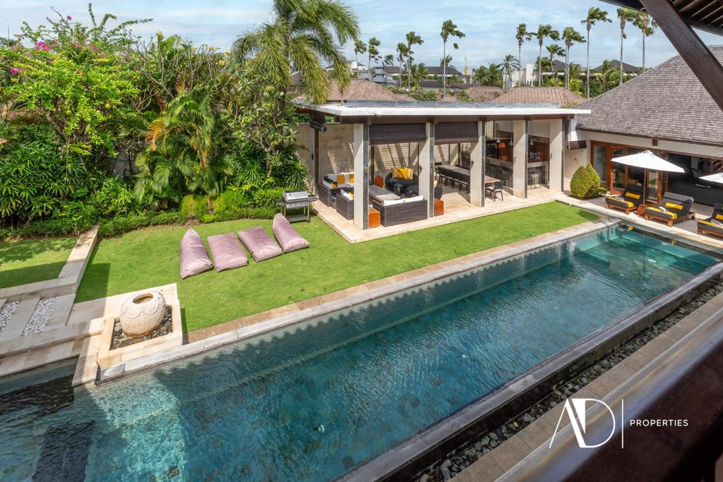 FREEHOLD | LUXURY VILLA IN A PRESTIGIOUS ESTATE IN SEMINYAK