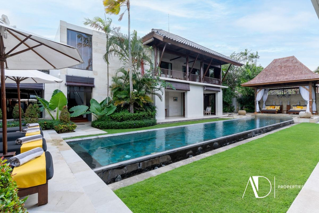 FREEHOLD | LUXURY VILLA IN A PRESTIGIOUS ESTATE IN SEMINYAK