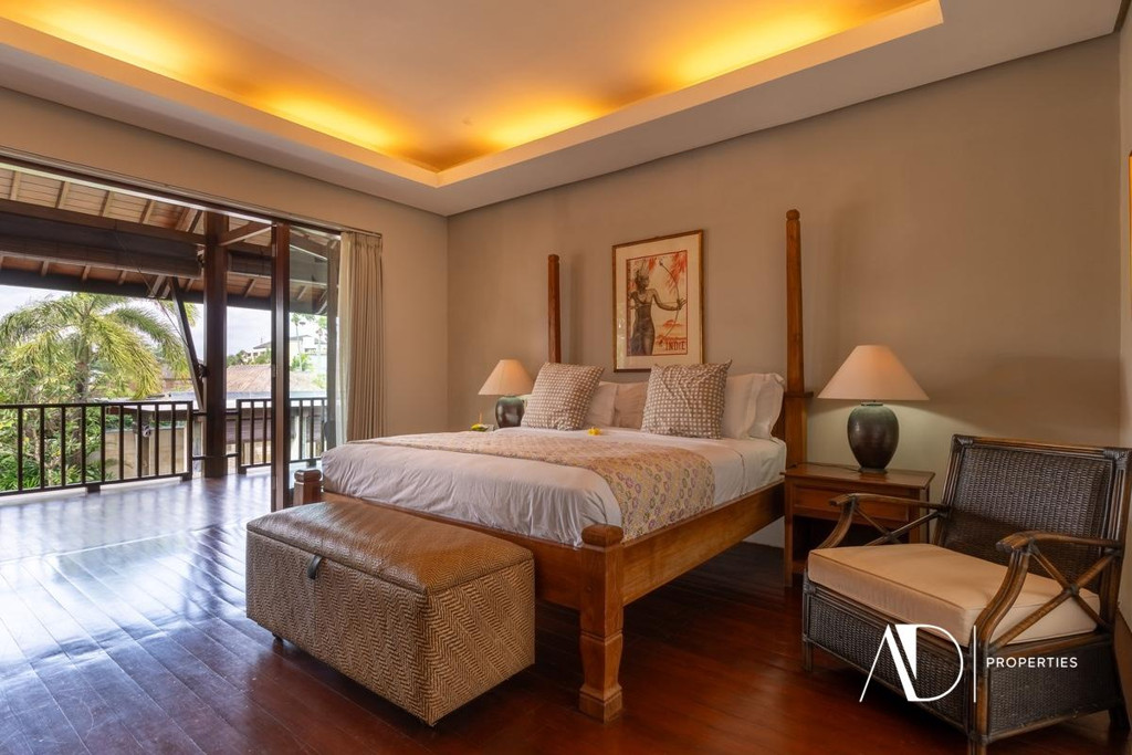 FREEHOLD | LUXURY VILLA IN A PRESTIGIOUS ESTATE IN SEMINYAK