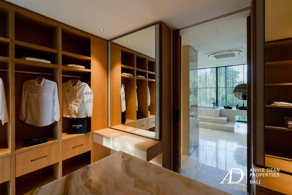 FREEHOLD | ULTRA-MODERN 6-BEDROOM LUXURY VILLA IN PERERENAN