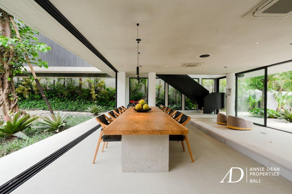 FREEHOLD | ULTRA-MODERN 6-BEDROOM LUXURY VILLA IN PERERENAN