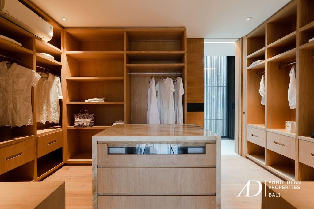 FREEHOLD | ULTRA-MODERN 6-BEDROOM LUXURY VILLA IN PERERENAN