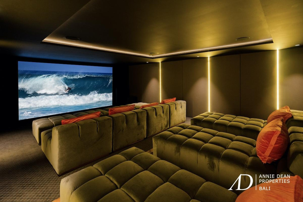 FREEHOLD | ULTRA-MODERN 6-BEDROOM LUXURY VILLA IN PERERENAN