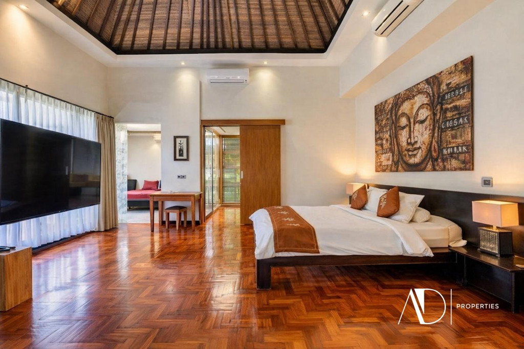 FREEHOLD | BEACH-SIDE MODERN TROPICAL VILLA | TURNKEY COASTAL INVESTMENT