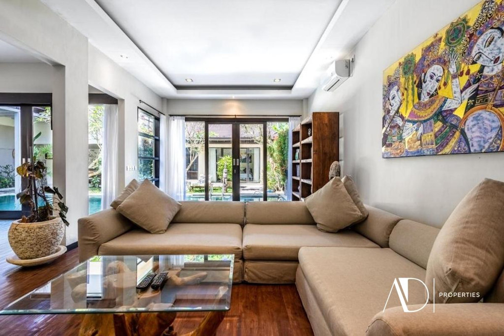 FREEHOLD | BEACH-SIDE MODERN TROPICAL VILLA | TURNKEY COASTAL INVESTMENT