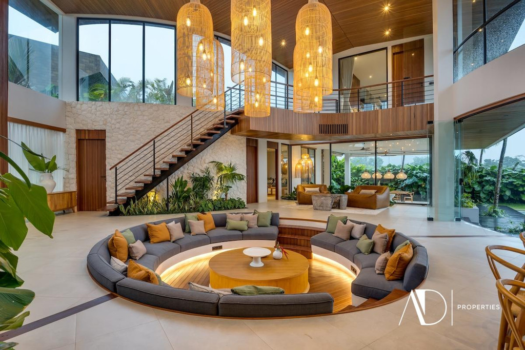 LEASEHOLD 40 YEARS| ICONIC DESIGNER VILLA IN TUMBAK BAYUH
