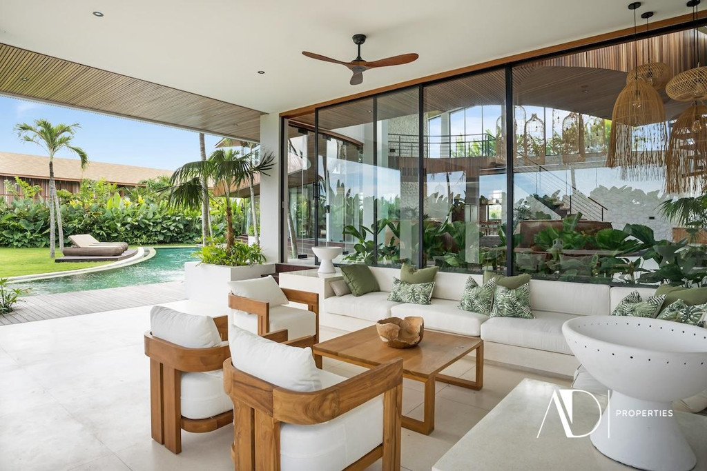 LEASEHOLD 40 YEARS| ICONIC DESIGNER VILLA IN TUMBAK BAYUH