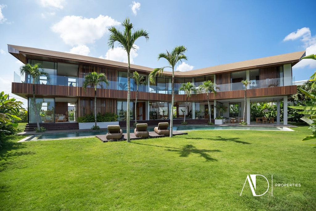 LEASEHOLD 40 YEARS| ICONIC DESIGNER VILLA IN TUMBAK BAYUH