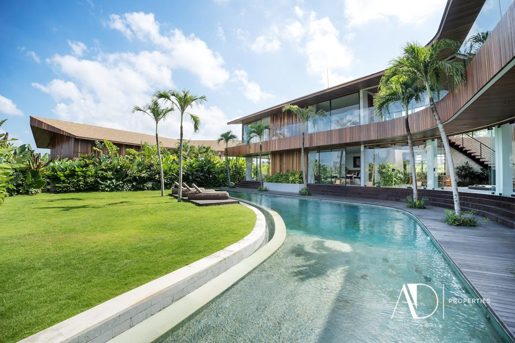 LEASEHOLD 40 YEARS| ICONIC DESIGNER VILLA IN TUMBAK BAYUH