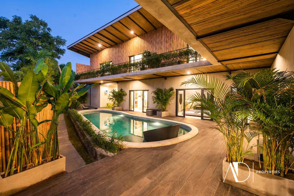 LEASEHOLD | NEWLY RENOVATED 11-ROOM BOUTIQUE GUEST HOUSE IN BATU BOLONG - CANGGU