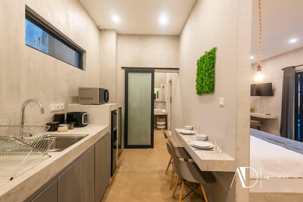 LEASEHOLD | NEWLY RENOVATED 11-ROOM BOUTIQUE GUEST HOUSE IN BATU BOLONG - CANGGU