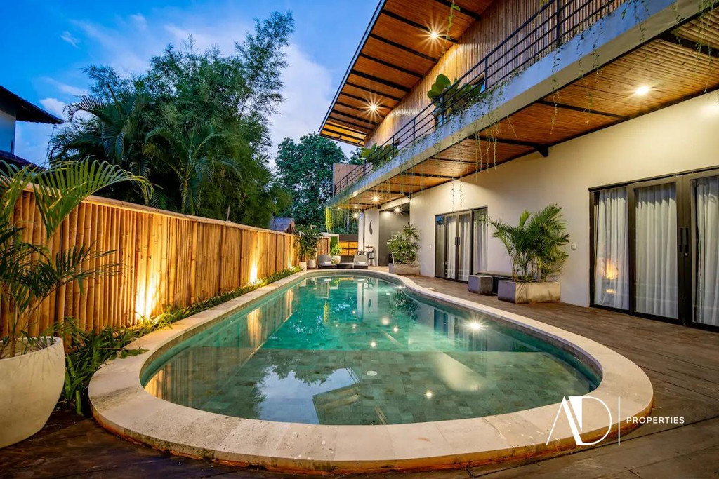 LEASEHOLD | NEWLY RENOVATED 11-ROOM BOUTIQUE GUEST HOUSE IN BATU BOLONG - CANGGU