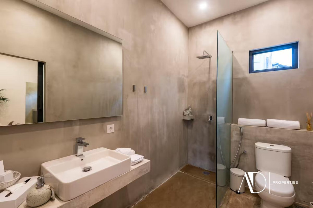 LEASEHOLD | NEWLY RENOVATED 11-ROOM BOUTIQUE GUEST HOUSE IN BATU BOLONG - CANGGU