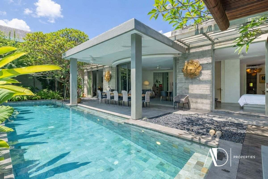 LEASEHOLD 30 YEARS | TROPICAL MINIMALIST VILLA WITH 13M POOL - PRIME UMALAS