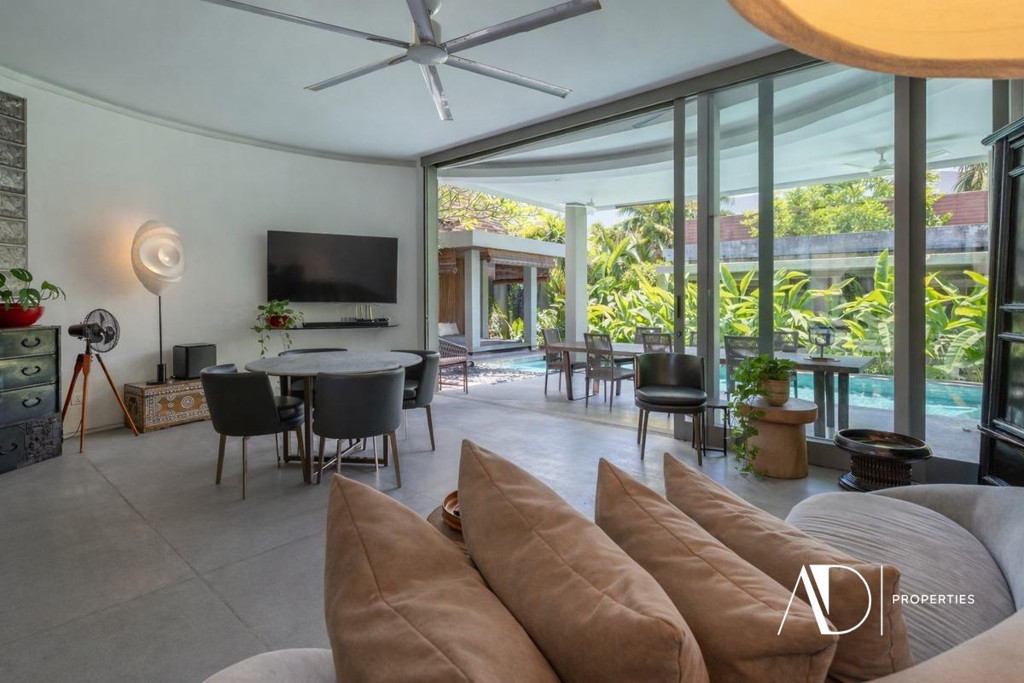 LEASEHOLD 30 YEARS | TROPICAL MINIMALIST VILLA WITH 13M POOL - PRIME UMALAS
