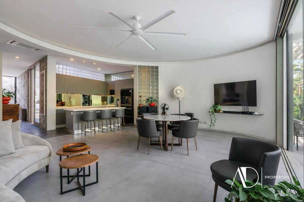 LEASEHOLD 30 YEARS | TROPICAL MINIMALIST VILLA WITH 13M POOL - PRIME UMALAS