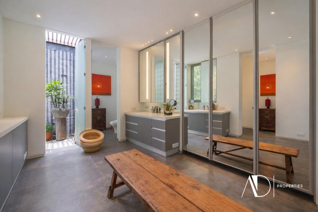 LEASEHOLD 30 YEARS | TROPICAL MINIMALIST VILLA WITH 13M POOL - PRIME UMALAS