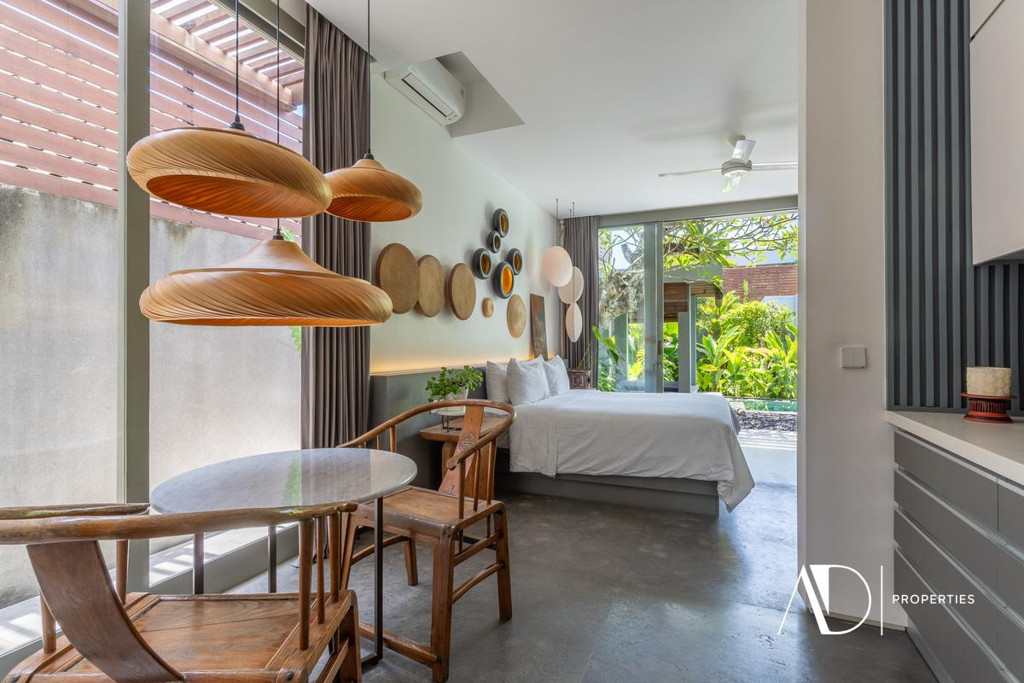 LEASEHOLD 30 YEARS | TROPICAL MINIMALIST VILLA WITH 13M POOL - PRIME UMALAS