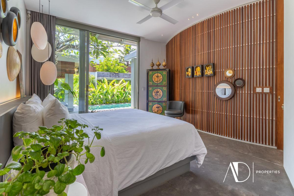 LEASEHOLD 30 YEARS | TROPICAL MINIMALIST VILLA WITH 13M POOL - PRIME UMALAS
