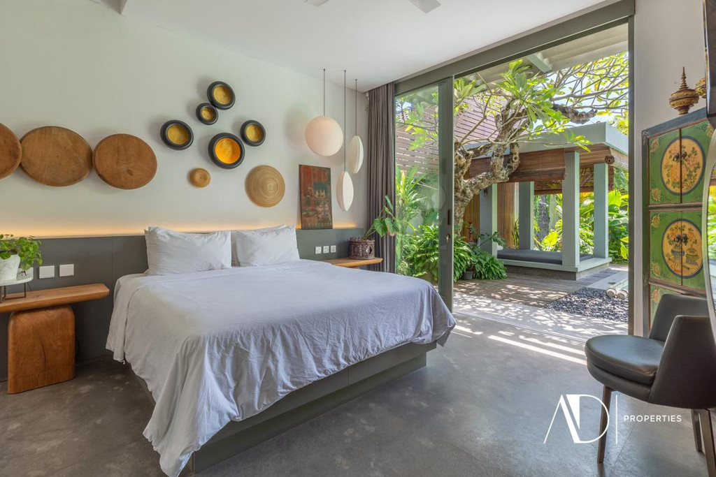 LEASEHOLD 30 YEARS | TROPICAL MINIMALIST VILLA WITH 13M POOL - PRIME UMALAS