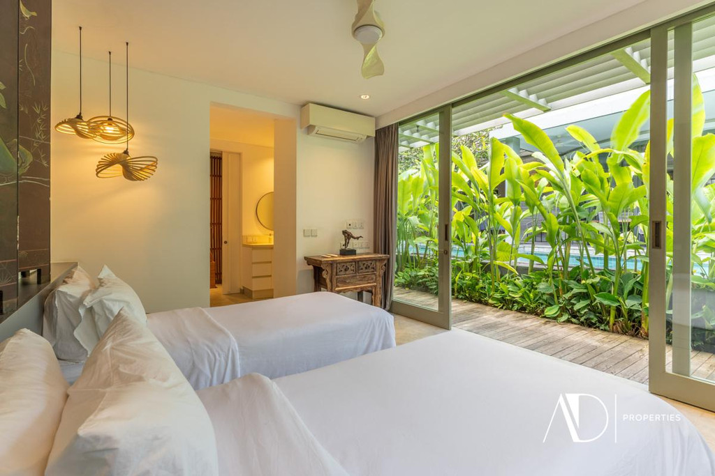 LEASEHOLD 30 YEARS | TROPICAL MINIMALIST VILLA WITH 13M POOL - PRIME UMALAS