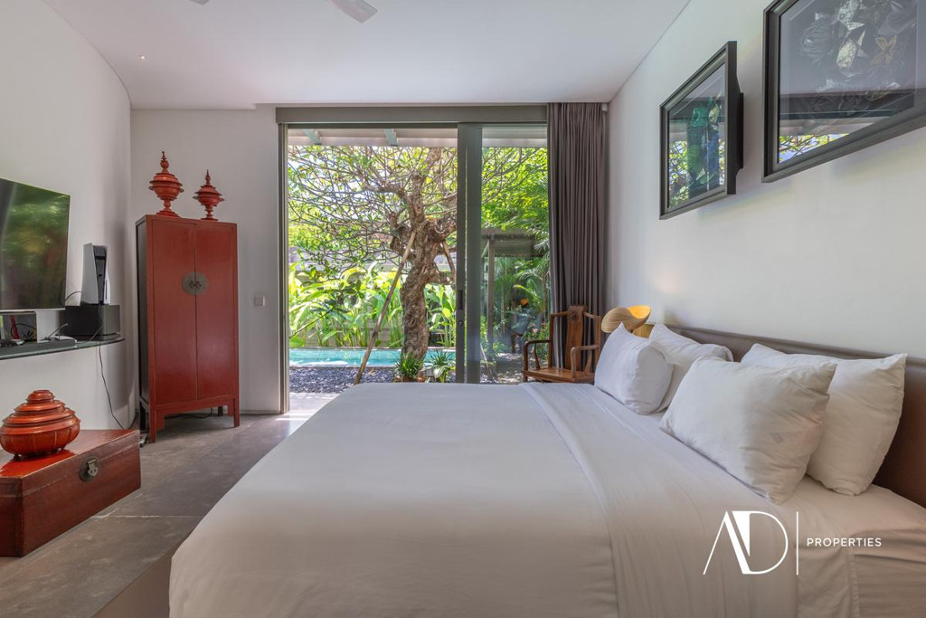 LEASEHOLD 30 YEARS | TROPICAL MINIMALIST VILLA WITH 13M POOL - PRIME UMALAS