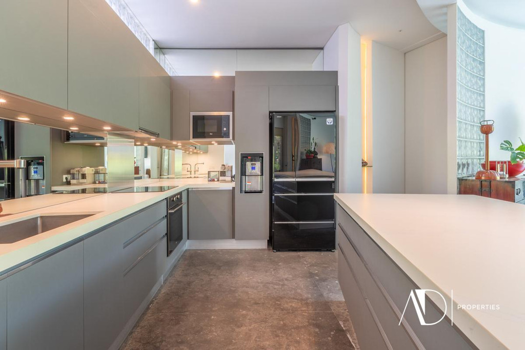 LEASEHOLD 30 YEARS | TROPICAL MINIMALIST VILLA WITH 13M POOL - PRIME UMALAS