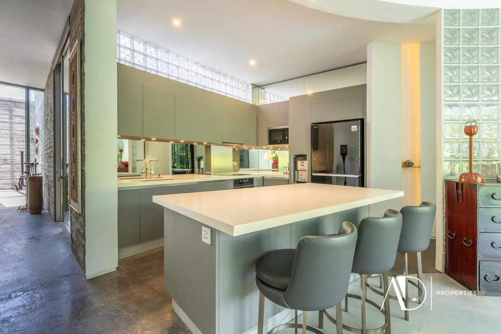 LEASEHOLD 30 YEARS | TROPICAL MINIMALIST VILLA WITH 13M POOL - PRIME UMALAS