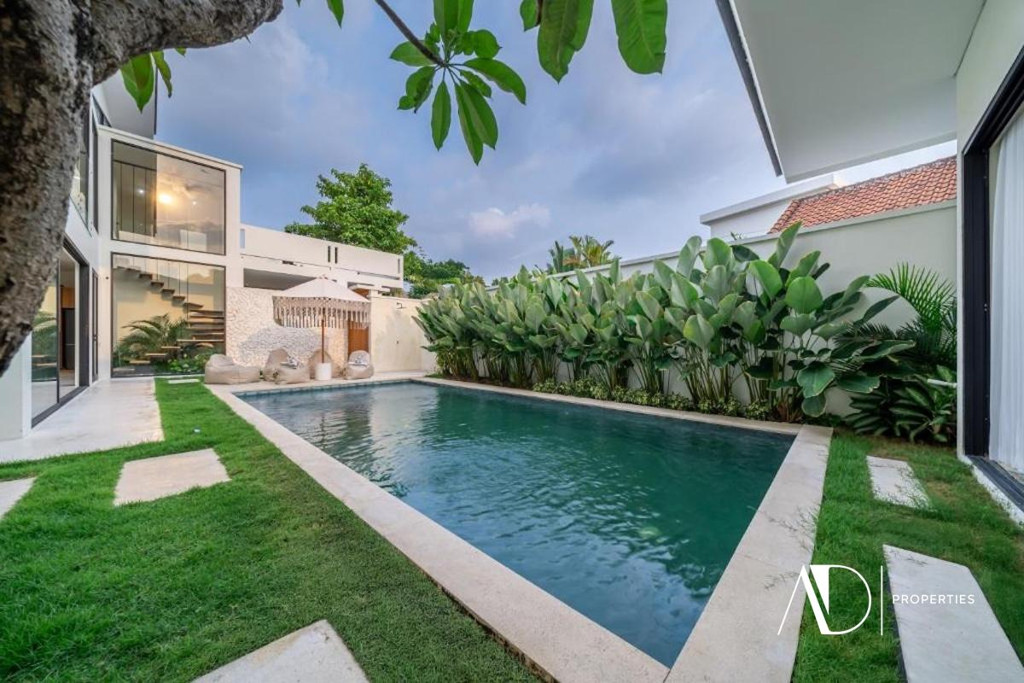 FREEHOLD | MODERN VILLA IN PRIME SEMINYAK - 10 MINUTES TO THE BEACH