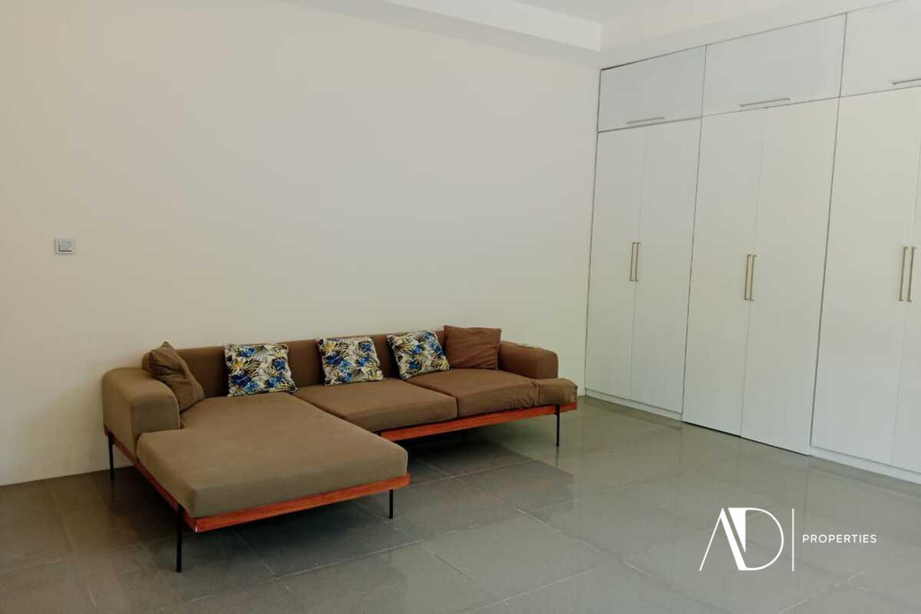 YEARLY RENTAL | 3+1 BEDROOM BALINESE-STYLE VILLA IN PRIME CANGGU