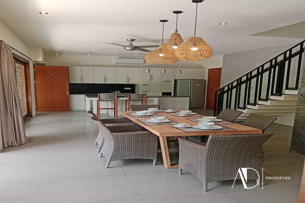 YEARLY RENTAL | 3+1 BEDROOM BALINESE-STYLE VILLA IN PRIME CANGGU