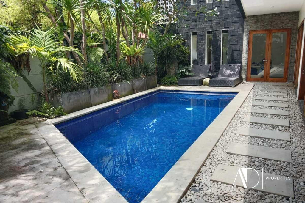 YEARLY RENTAL | 3+1 BEDROOM BALINESE-STYLE VILLA IN PRIME CANGGU