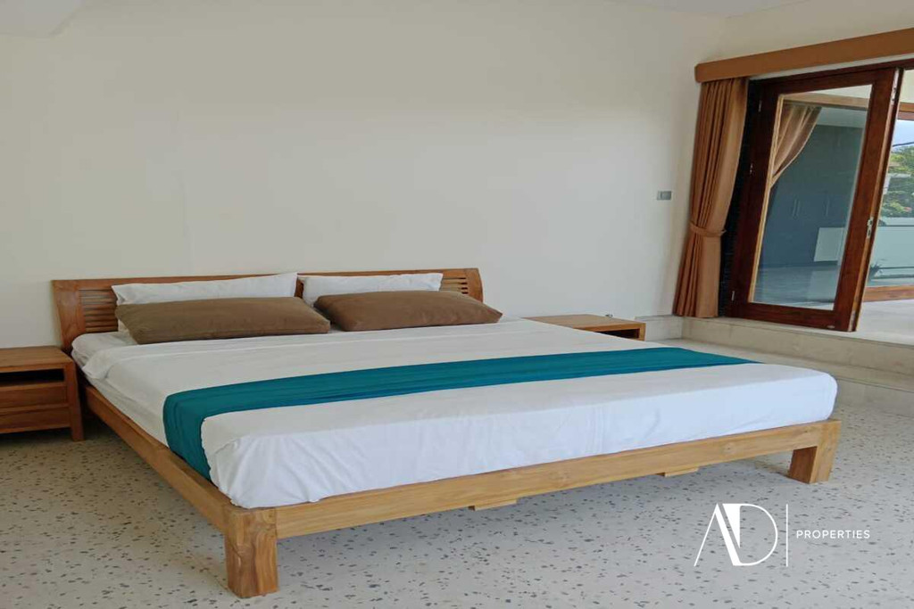 YEARLY RENTAL | 3+1 BEDROOM BALINESE-STYLE VILLA IN PRIME CANGGU