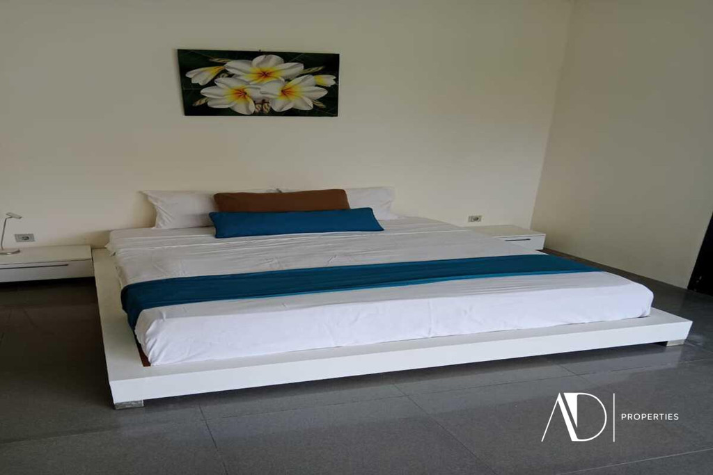 YEARLY RENTAL | 3+1 BEDROOM BALINESE-STYLE VILLA IN PRIME CANGGU