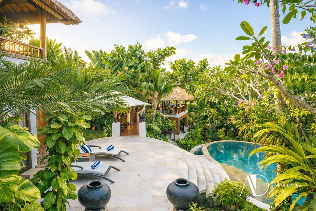 FREEHOLD | TROPICAL DESIGN VILLA WITH SPACIOUS GARDENS - GWK JIMBARAN