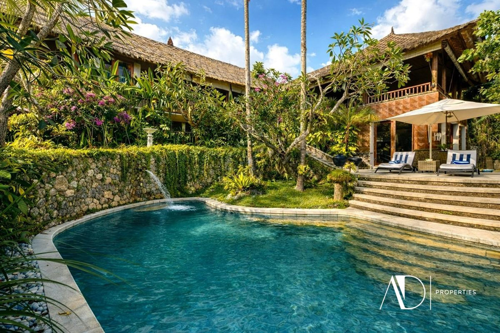 FREEHOLD | TROPICAL DESIGN VILLA WITH SPACIOUS GARDENS - GWK JIMBARAN