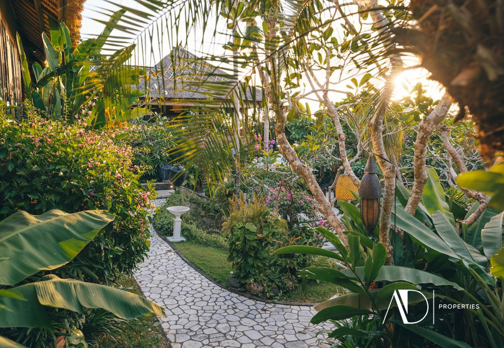 FREEHOLD | TROPICAL DESIGN VILLA WITH SPACIOUS GARDENS - GWK JIMBARAN