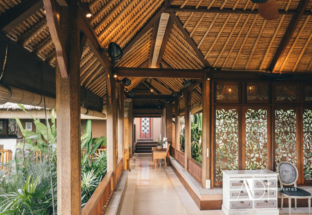 FREEHOLD | TROPICAL DESIGN VILLA WITH SPACIOUS GARDENS - GWK JIMBARAN