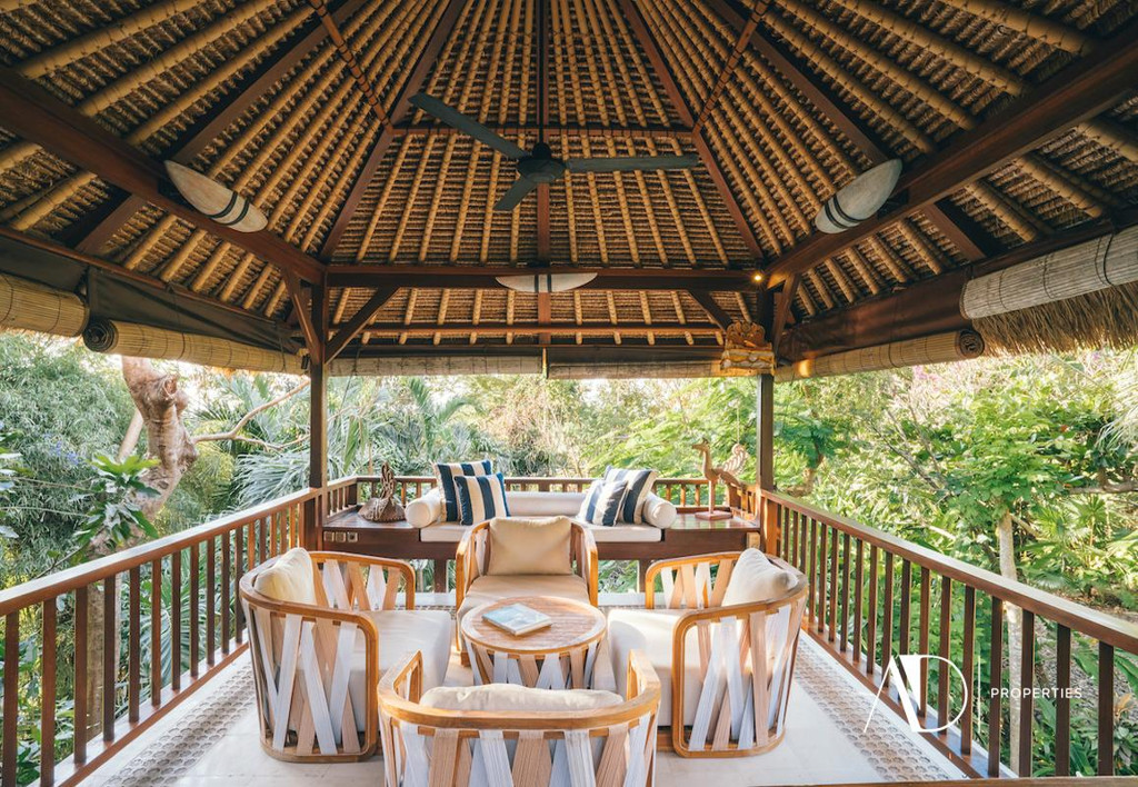 FREEHOLD | TROPICAL DESIGN VILLA WITH SPACIOUS GARDENS - GWK JIMBARAN