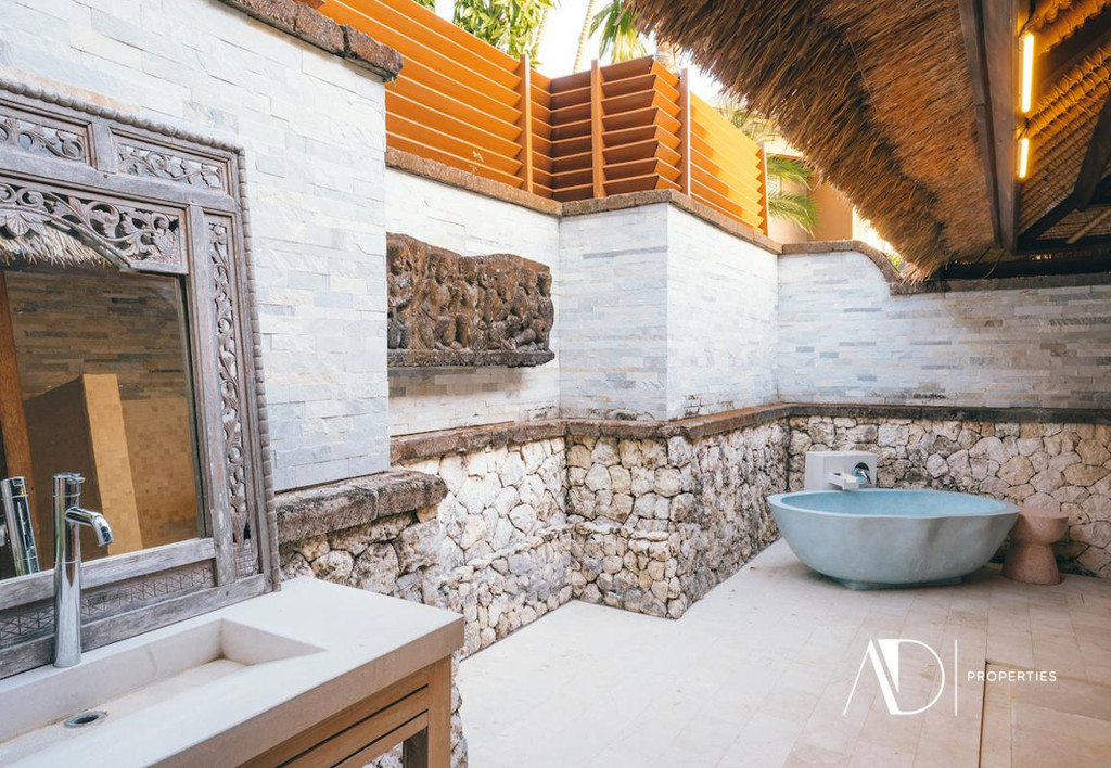 FREEHOLD | TROPICAL DESIGN VILLA WITH SPACIOUS GARDENS - GWK JIMBARAN