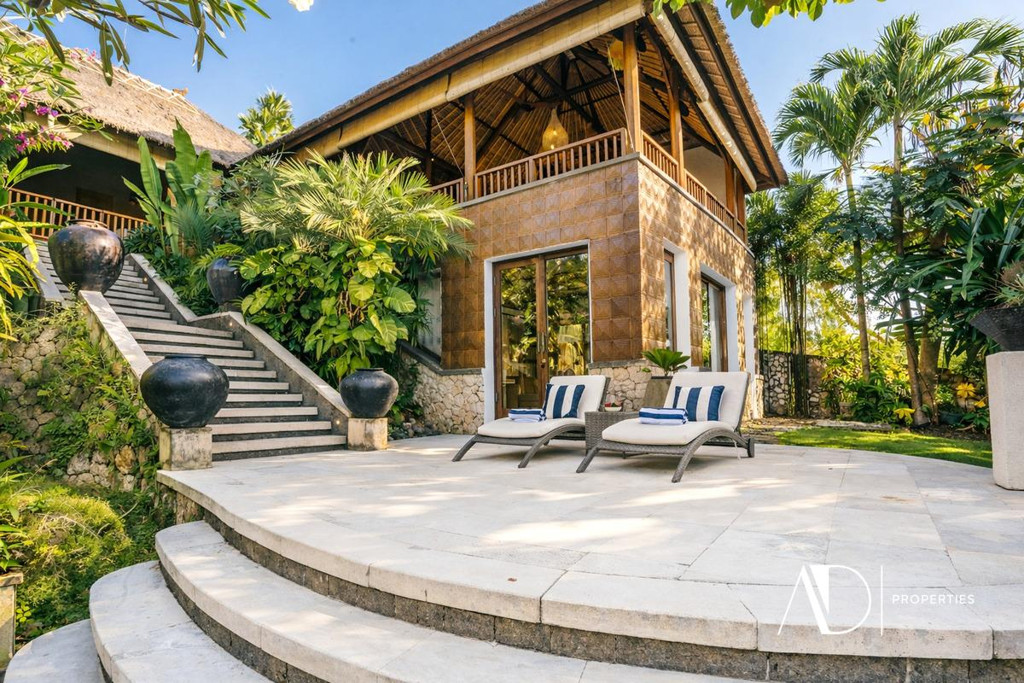 FREEHOLD | TROPICAL DESIGN VILLA WITH SPACIOUS GARDENS - GWK JIMBARAN