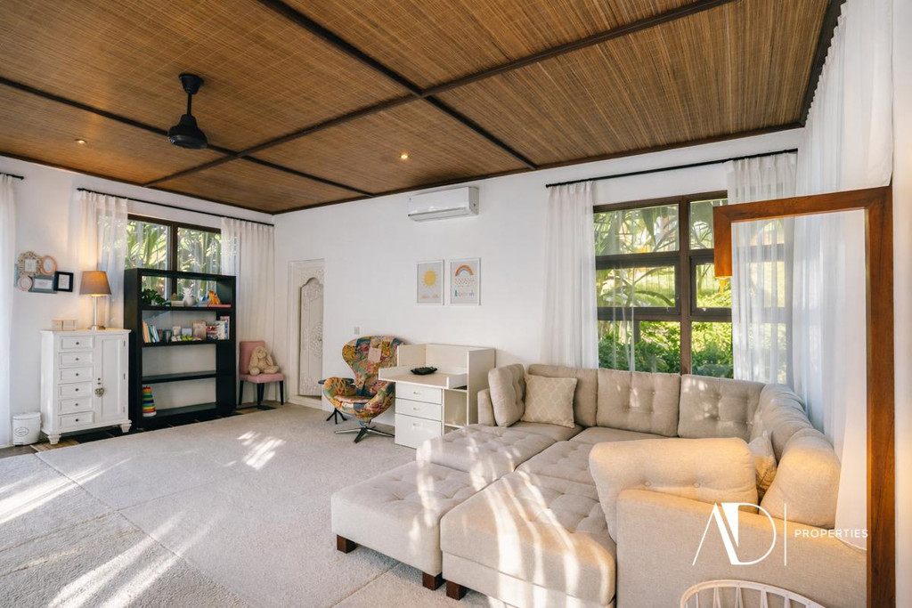 FREEHOLD | TROPICAL DESIGN VILLA WITH SPACIOUS GARDENS - GWK JIMBARAN