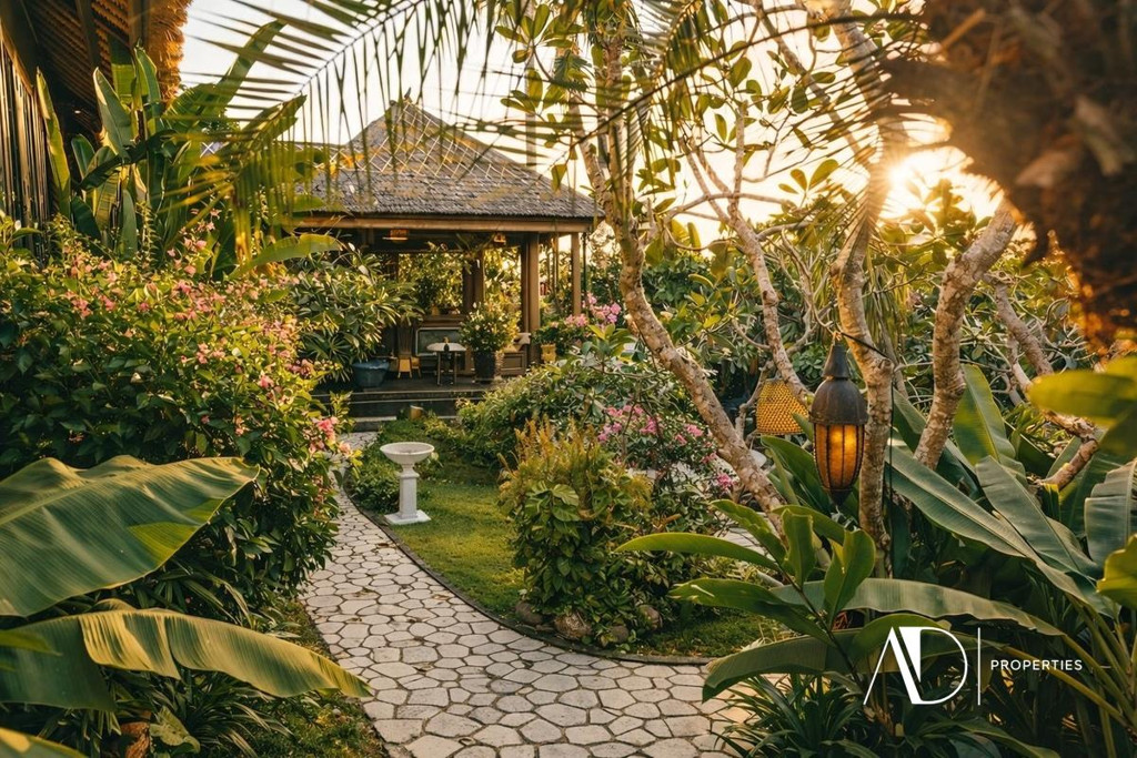 FREEHOLD | TROPICAL DESIGN VILLA WITH SPACIOUS GARDENS - GWK JIMBARAN