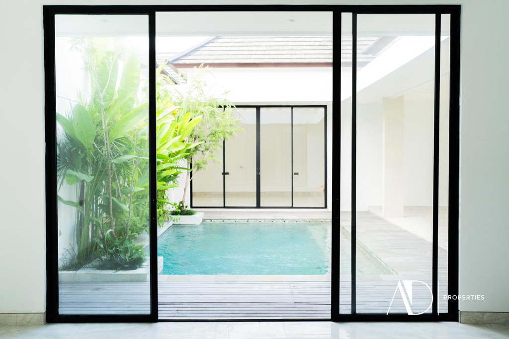 LEASEHOLD | CONTEMPORARY 3-BEDROOM VILLA IN PRIME PETITENGET, SEMINYAK