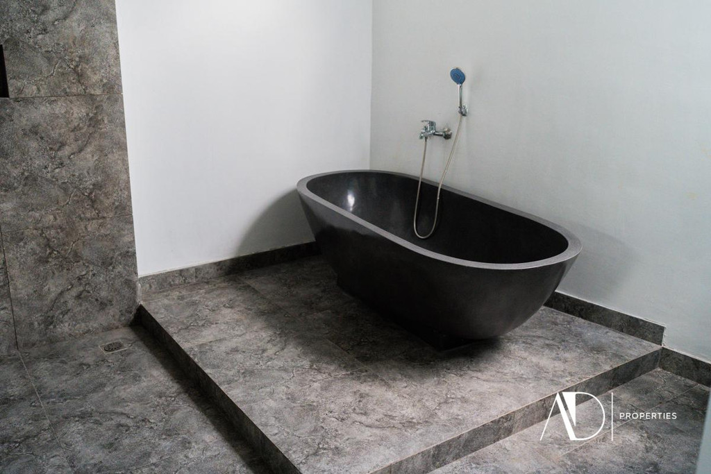 LEASEHOLD | CONTEMPORARY 3-BEDROOM VILLA IN PRIME PETITENGET, SEMINYAK