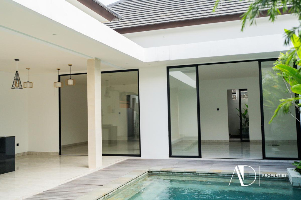 LEASEHOLD | CONTEMPORARY 3-BEDROOM VILLA IN PRIME PETITENGET, SEMINYAK
