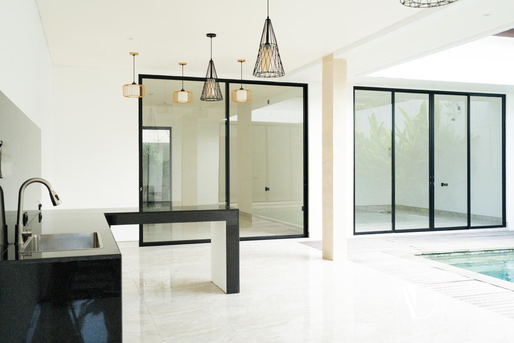 LEASEHOLD | CONTEMPORARY 3-BEDROOM VILLA IN PRIME PETITENGET, SEMINYAK