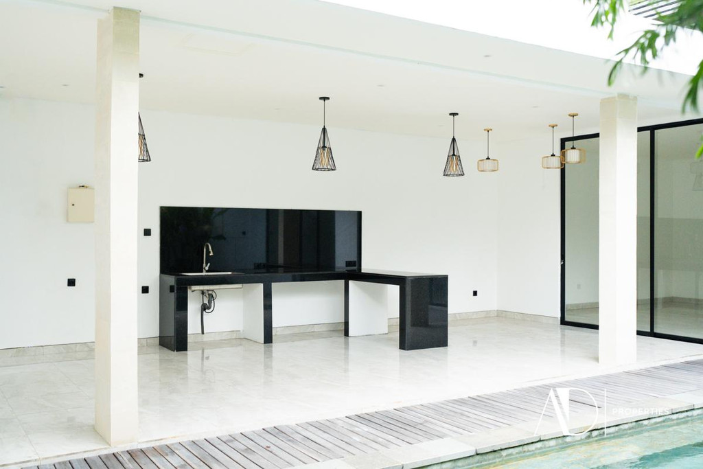 LEASEHOLD | CONTEMPORARY 3-BEDROOM VILLA IN PRIME PETITENGET, SEMINYAK