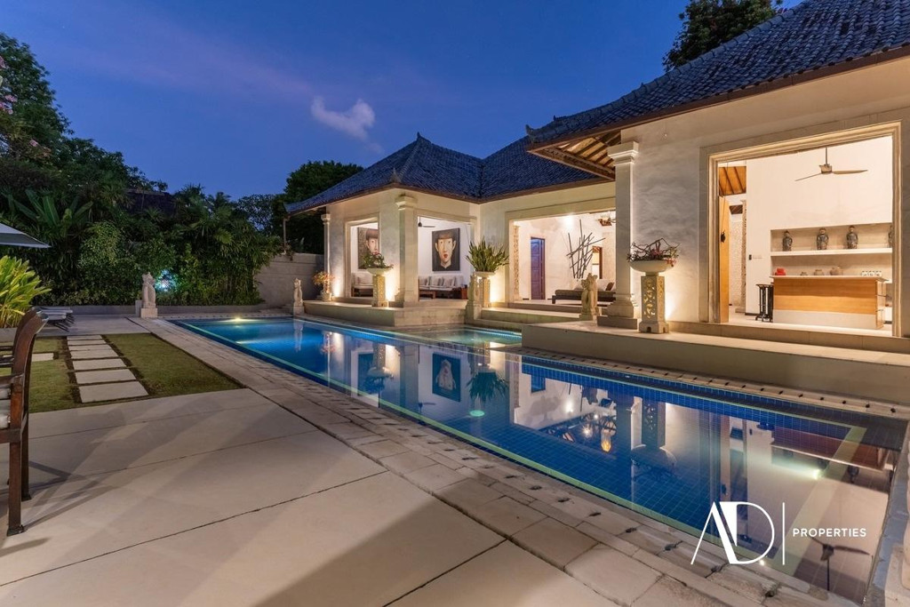 YEARLY RENTAL | 5-BEDROOM VILLA IN THE HEART OF SEMINYAK